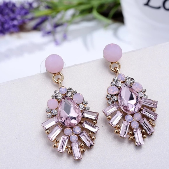 Pink rhinestone dangle earrings, drop earrings - Picture 3 of 4